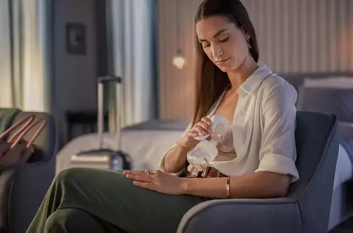 PHILIPS AVENT - laktator ręczny z pojemnikami na pokarm i adapterem