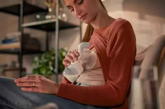 PHILIPS AVENT - laktator ręczny z pojemnikami na pokarm i adapterem