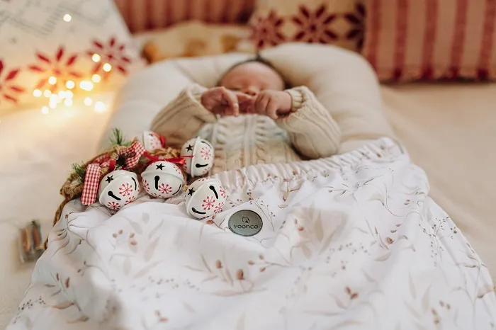 dziecko w naturalnej scenerii sesja świąteczna