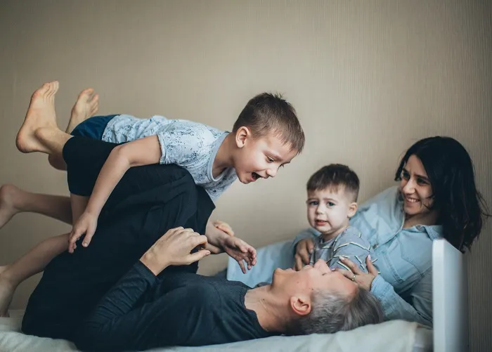 wysoka jakość więzi rodzinnych mindful parenting