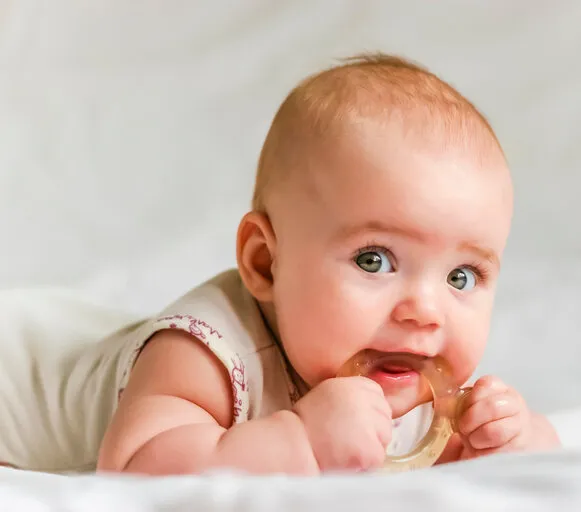 Ząbkowanie u niemowląt - jak się do niego przygotować?