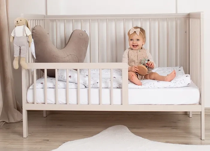 YOONCO - łóżeczko drewniane Timio z szufladą + komoda z przewijakiem | Białe