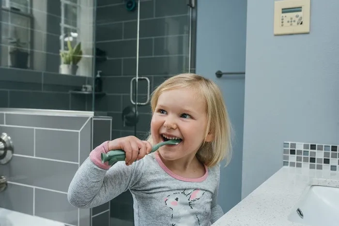 DR BROWN′S - szczoteczka do mycia zębów z przyssawką | Dinozaur