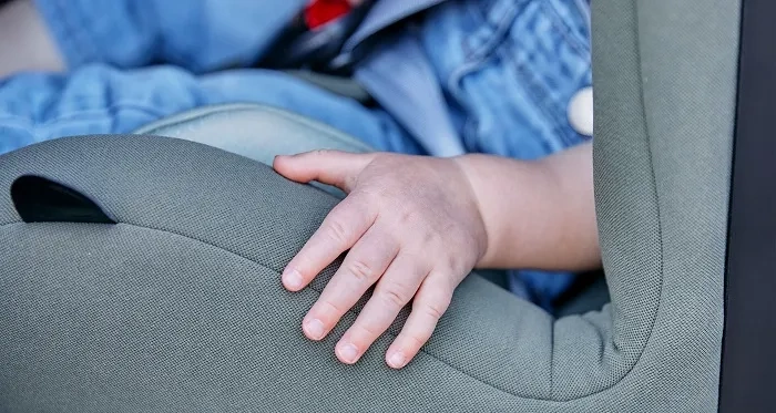 ABC DESIGN Lily i-Size - fotelik samochodowy 45-105 cm + obrotowa baza Root | Sage