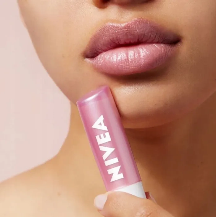 NIVEA - pielęgnująca pomadka do ust | Pearly Shine