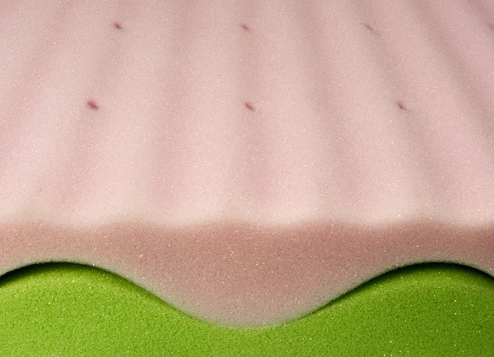 YOONCO - łóżeczko drewniane Timio z barierką + materac Wave | Beżowe