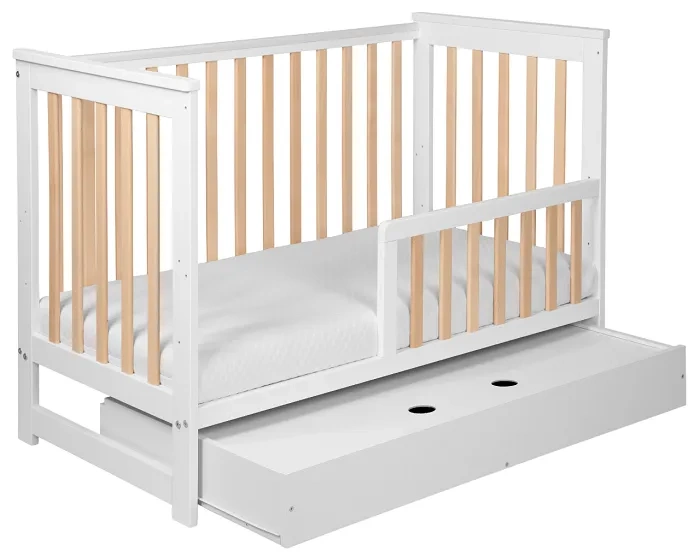 YOONCO - łóżeczko drewniane Iwi z szufladą i barierką + materac Wave | Białe-Buk