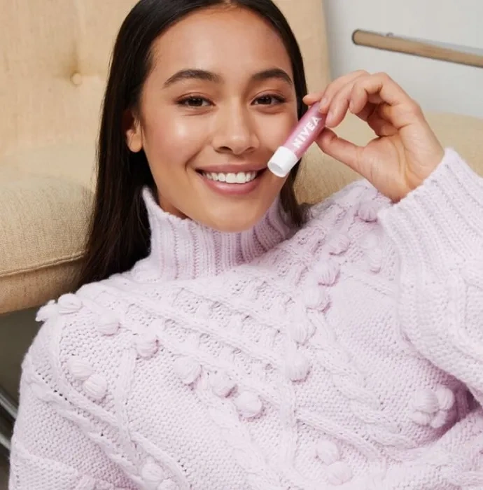 NIVEA - pielęgnująca pomadka do ust | Pearly Shine