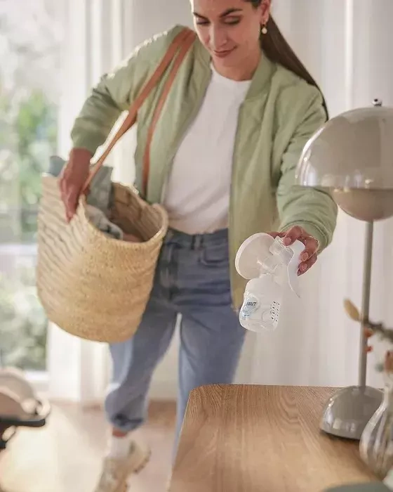 PHILIPS AVENT - laktator ręczny z butelką Natural 125 ml