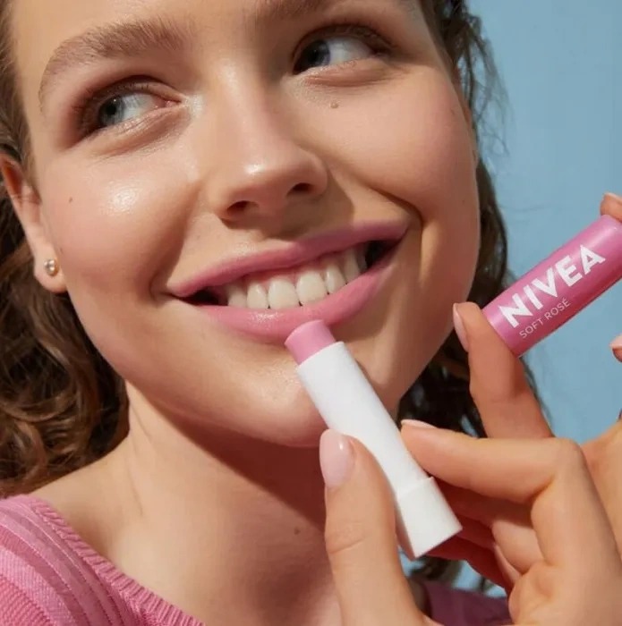 nivea pomadka ochronna koloryzująca