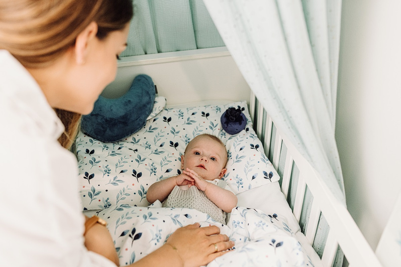 YOONCO - dwustronna pościel bawełniana do łóżeczka 135x100 cm | Berry