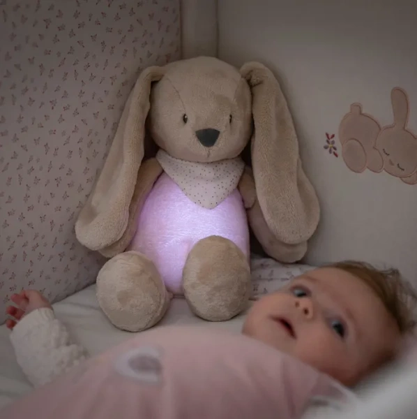 NATTOU Sleepy Bunny - maskotka muzyczna ze światłem i czujnikiem płaczu 4w1 | Beżowa
