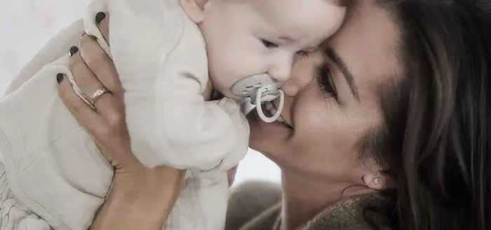 LOVI - smoczek silikonowy dynamiczny BUDDY BEAR 2 szt. | 6-18 m