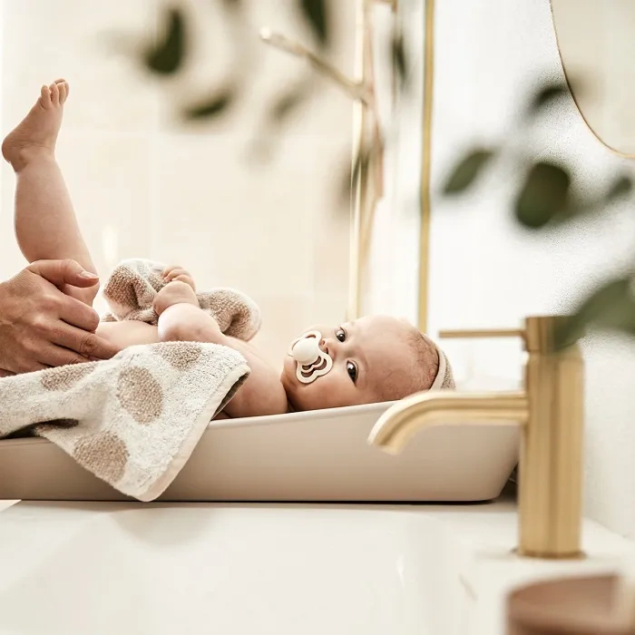 LEANDER Matty - przewijak, mata do przewijania z pianki PUR | Cappuccino