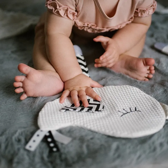 BABYONO Blink&Smile - przytulanka szeleścik | Little Birdie