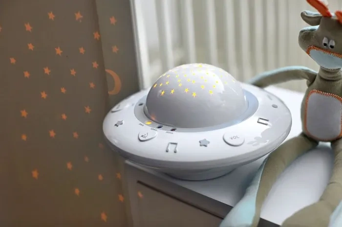 ALECTO BC-125GS - projektor nocnego nieba z czujnikiem dźwięku i kołysankami | Szary