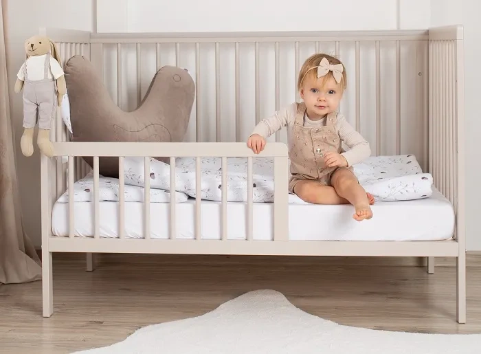 YOONCO - łóżeczko drewniane Timio + komoda z przewijakiem | Białe