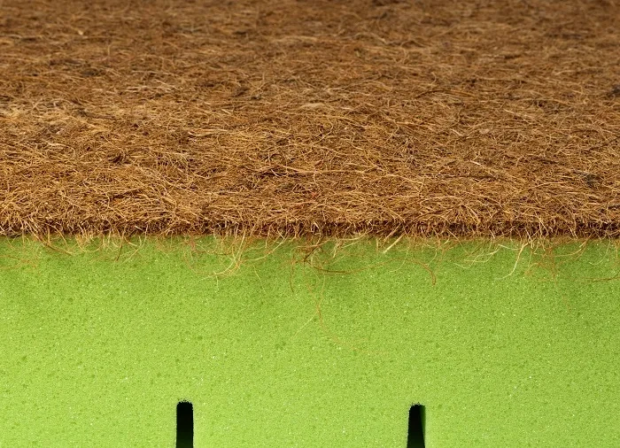 YOONCO - łóżeczko drewniane Iwi z barierką + materac Nature | Beżowe