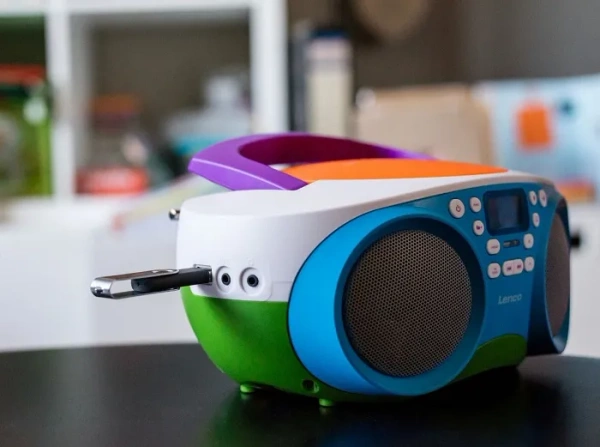 LENCO SCD-41 - przenośne radio FM z odtwarzaczem CD i USB