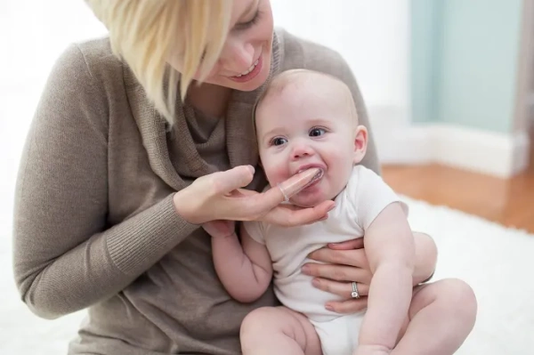 DR BROWN′S - silikonowa szczoteczka na palec do zębów i dziąseł