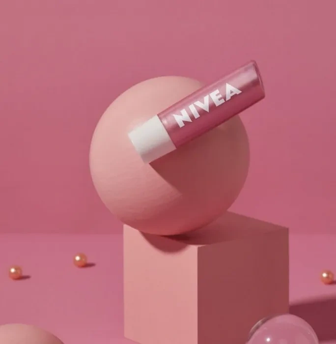 NIVEA - pielęgnująca pomadka do ust | Pearly Shine