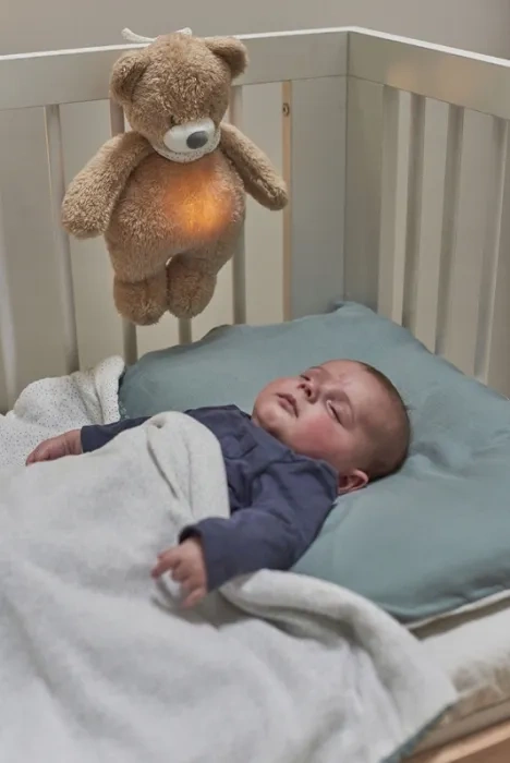 NATTOU Sleepy Bear - maskotka muzyczna ze światłem i czujnikiem płaczu 4w1 | Brązowa