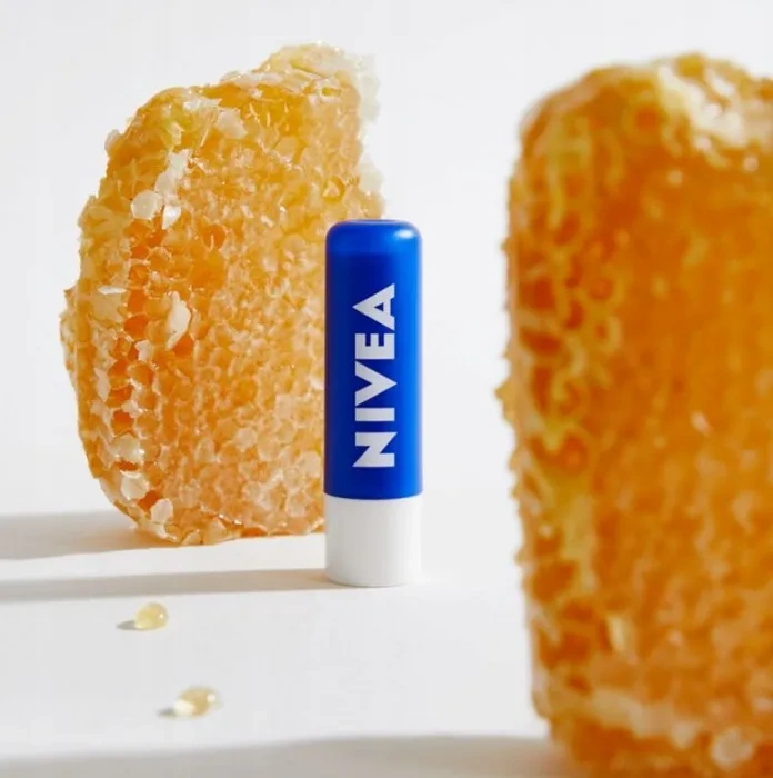 NIVEA - pielęgnująca pomadka do ust | Original