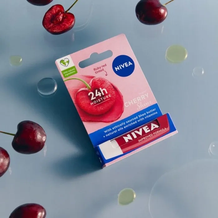 NIVEA - pielęgnująca pomadka do ust | Cherry Shine