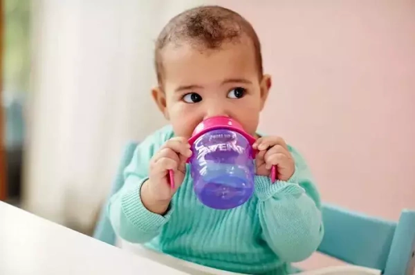 PHILIPS AVENT - kubek z miękkim ustnikiem 200 ml | 6 m+