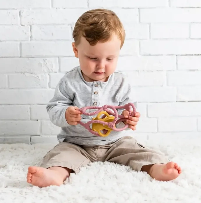 NATTOU - gryzak silikonowy kula 2w1 | Różowo-żółty