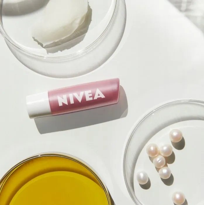 nivea pomadka w sztyfcie perłowa