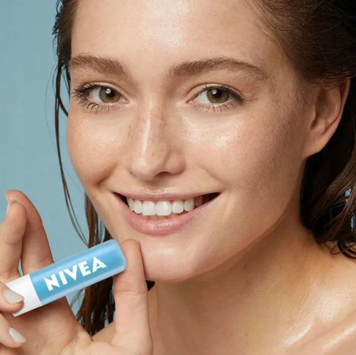 nivea pomadka ochronna bezbarwna hydro care