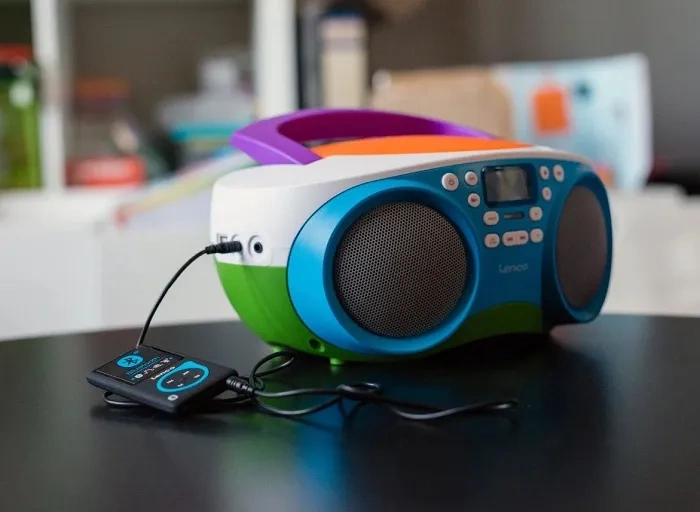 LENCO SCD-41 - przenośne radio FM z odtwarzaczem CD i USB