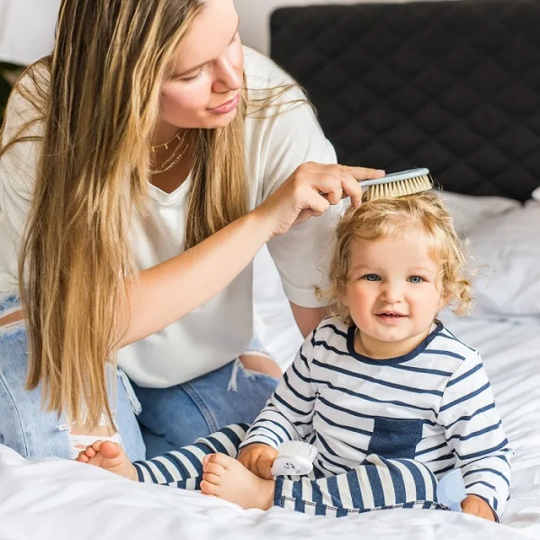 BABYONO - miękka szczotka do włosów z grzebieniem | Niebieska