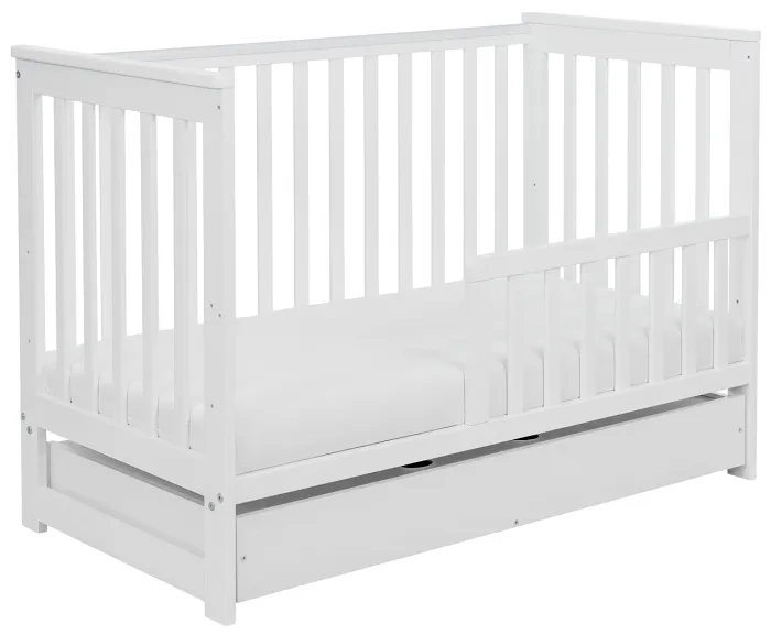 YOONCO - łóżeczko drewniane Iwi z szufladą i barierką + materac Nature | Białe