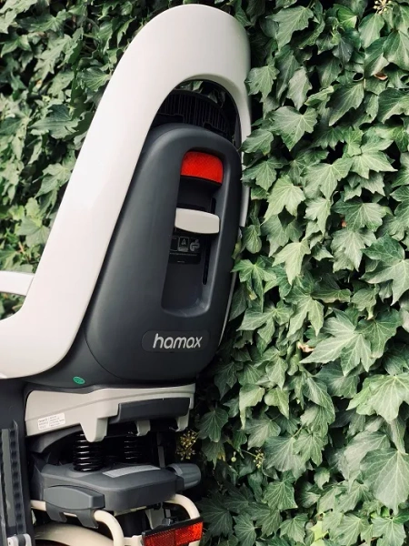 HAMAX Caress - fotelik rowerowy montowany na bagażniku | Dark grey/red