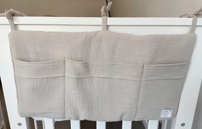 YOONCO - muślinowy organizer na łóżeczko | Krem