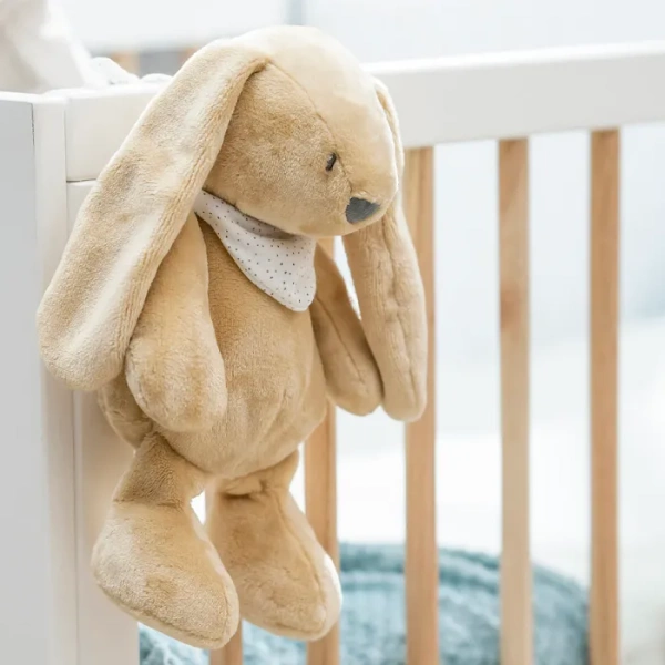 NATTOU Sleepy Bunny - maskotka muzyczna ze światłem i czujnikiem płaczu 4w1 | Brązowa