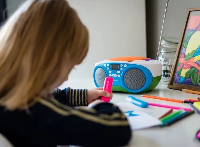 LENCO SCD-41 - przenośne radio FM z odtwarzaczem CD i USB