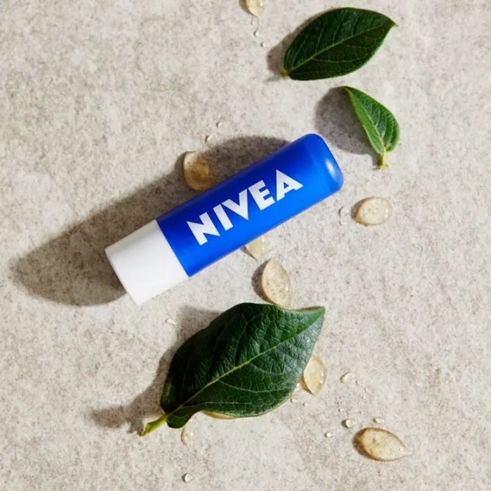 NIVEA - pielęgnująca pomadka do ust | Original