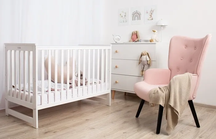 YOONCO - łóżeczko drewniane Iwi z barierką + materac Nature | Beżowe