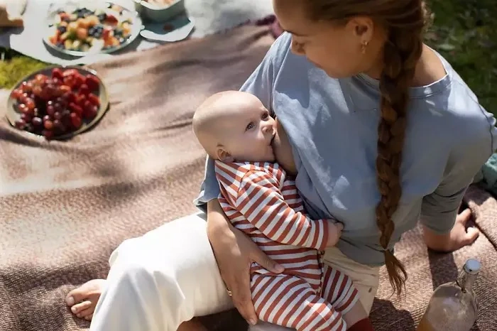 PHILIPS AVENT Natural Response - zestaw: 4 butelki + AirFree + smoczek + szczotka | 0 m+