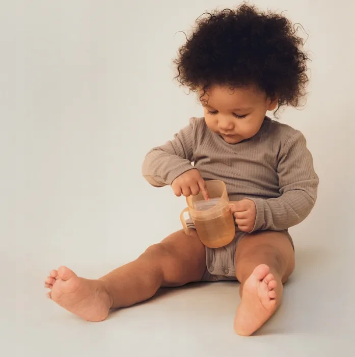 LOVI Genius - kubek treningowy z wkładką i uchwytami 150 ml | Nude