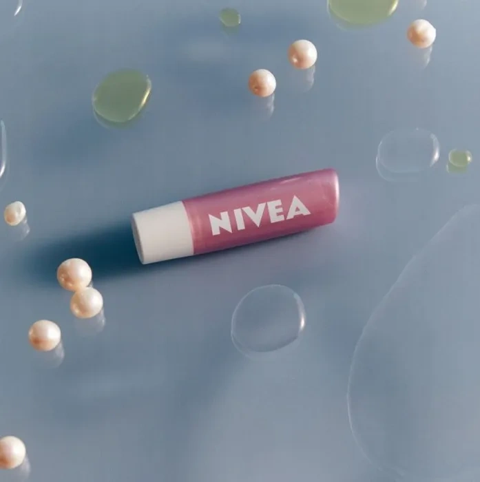 NIVEA - pielęgnująca pomadka do ust | Pearly Shine