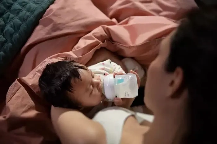 PHILIPS AVENT Natural Response - 2 x butelka z nakładką antykolkową AirFree 125 ml + 260 ml