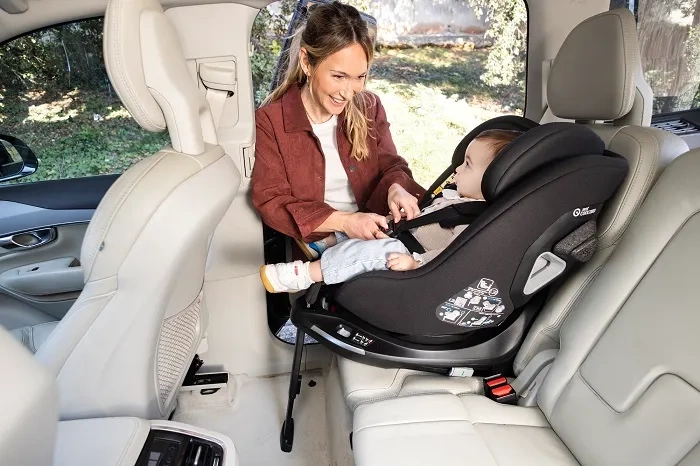 JANE CONCORD Kombikid - fotelik samochodowy 40-105 cm + baza Kombibase | Matt Black