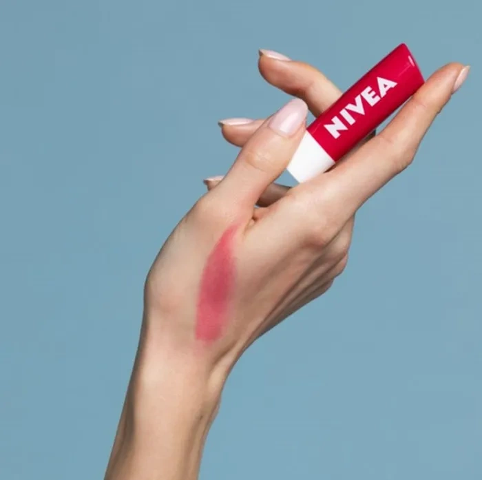 nivea pomadka ochronna koloryzująca