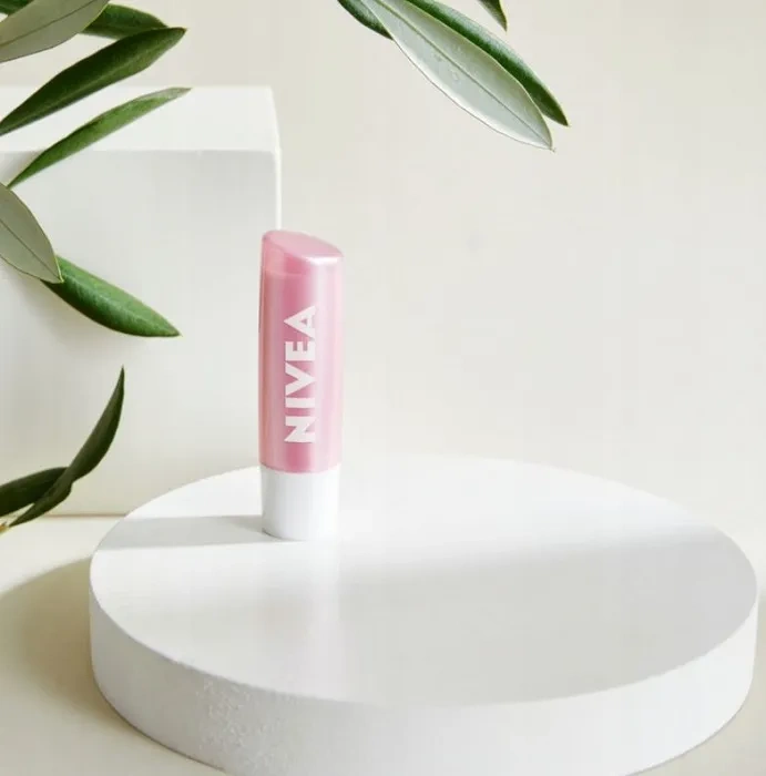 NIVEA - pielęgnująca pomadka do ust | Pearly Shine