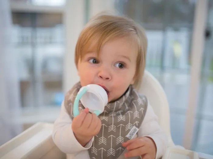 DR BROWN'S - silikonowy gryzak do podawania pokarmu | Miętowy