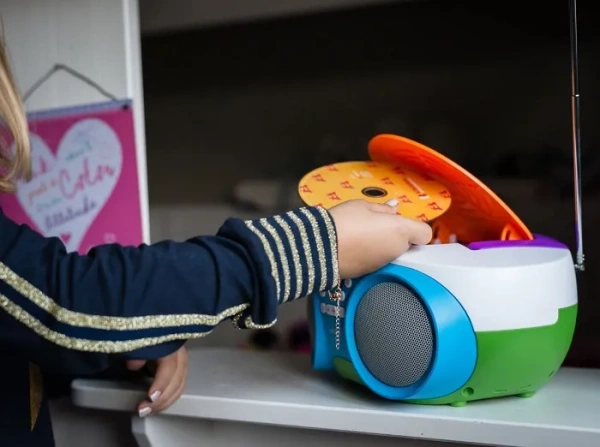 LENCO SCD-41 - przenośne radio FM z odtwarzaczem CD i USB